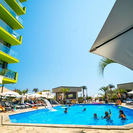 Elkette - Pool & Apartment