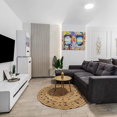 아파트 Elkette - Pool & Năvodari